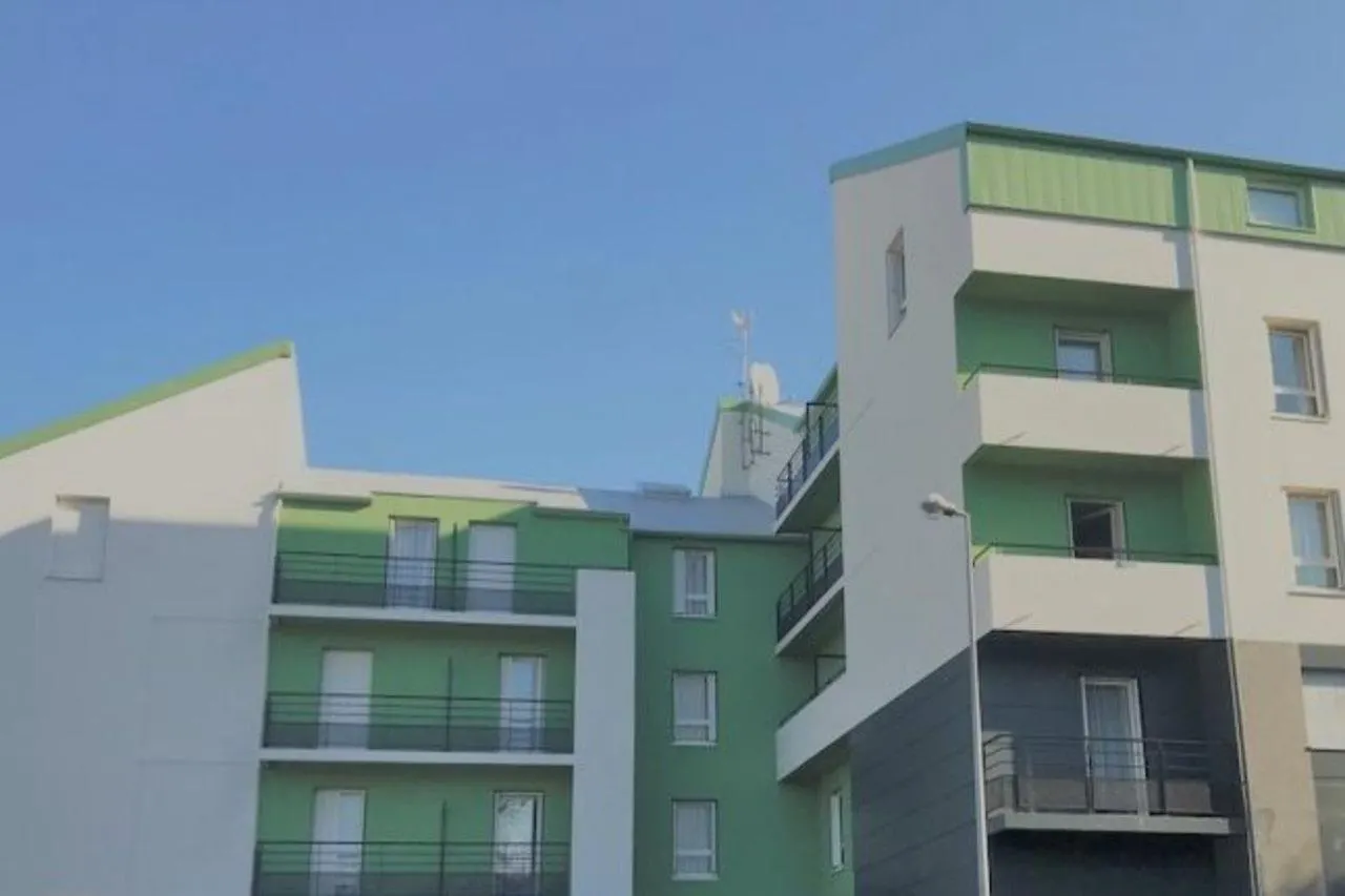 Terres De France Brest Aparthotel 2*,