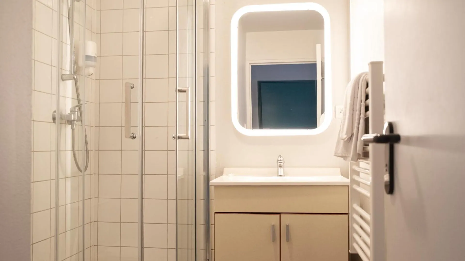 Terres De France Brest Aparthotel 2*,